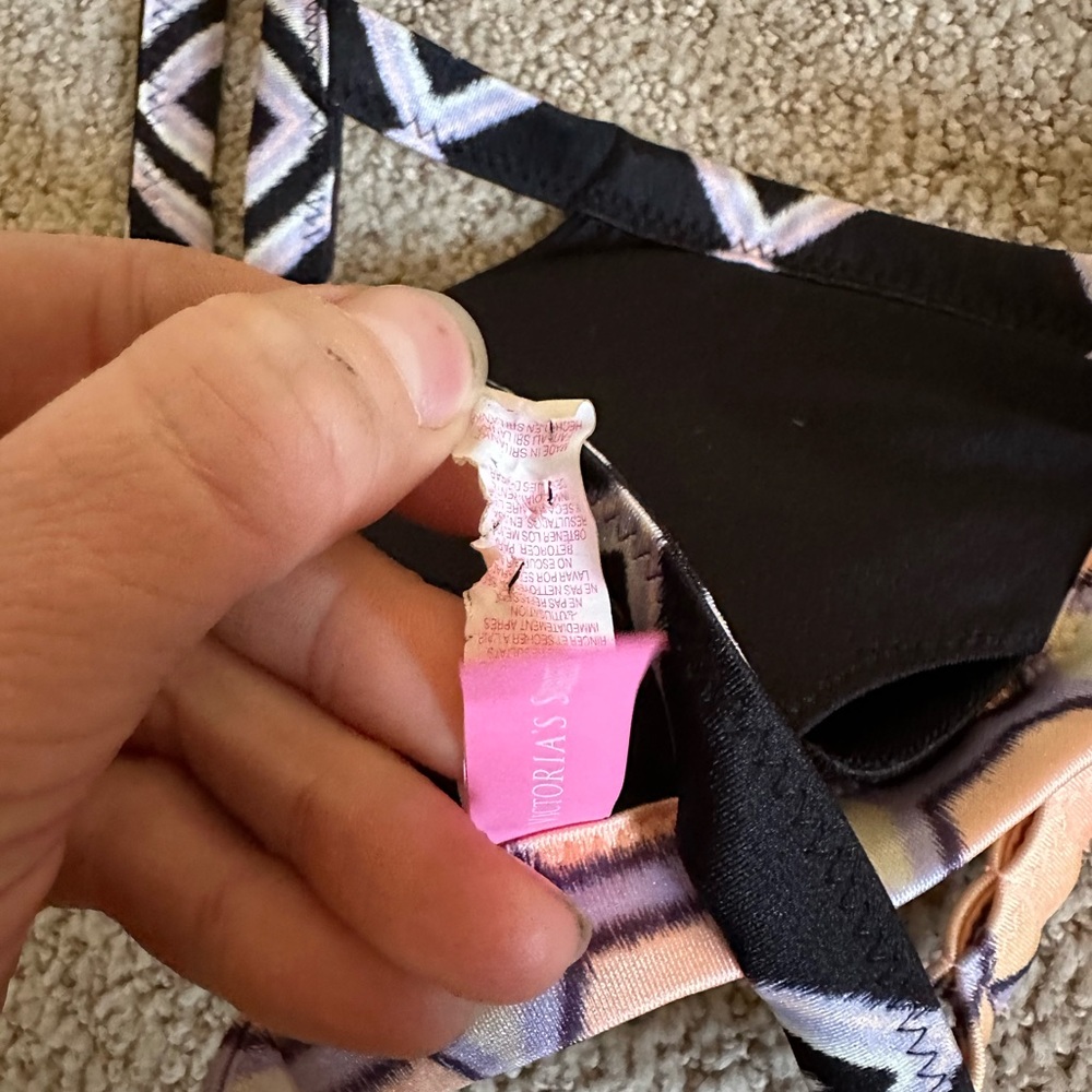 Victoria’s Secret triangle bikini top - Picture 4 of 4